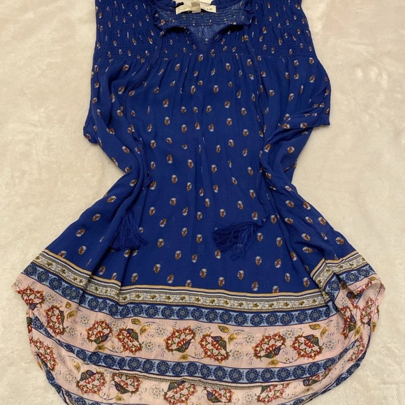Rewind Royal Blue Sleeveless Floral Blouse with Patterned Hem - Picture 14 of 14